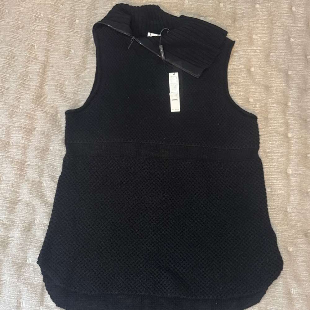 Sleeveless Knit Sweater Vest in Black